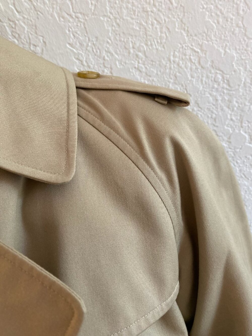 Burberrys' 1985 Trench Raincoat with zipped in lining - Picture 8 of 14